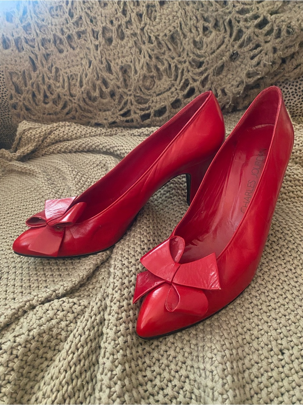 Vintage Charles Jourdan red leather bow pumps 9 TTS